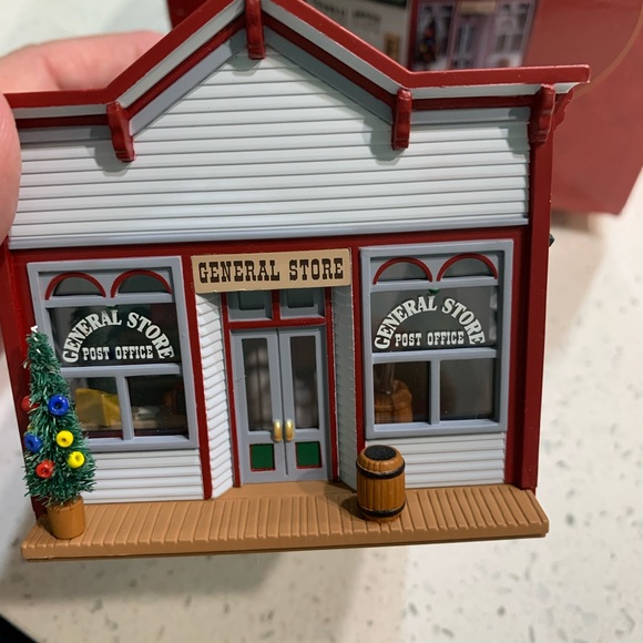 HO scale 1994 THE SARAH PLAIN & TALL COLLECTION "Mrs. Parkley's General Store" - Picture 2 of 12